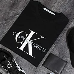 Tout neuf 😍 Tee 👚 Shirt Monogram 4314 Noir de Calvin Klein 🎁 -Calvin Klein Soldes Magasin calvin klein 192993 J30J314314 BAE NOOSSS20 TPDT 20200120T171554 06
