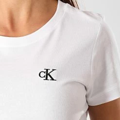 Meilleur prix 🔥 Tee 👕 Shirt Femme CK Embroidery 2883 Blanc de Calvin Klein 👍 -Calvin Klein Soldes Magasin calvin klein 202933 J20J212883 YAF 20191107T141932 02
