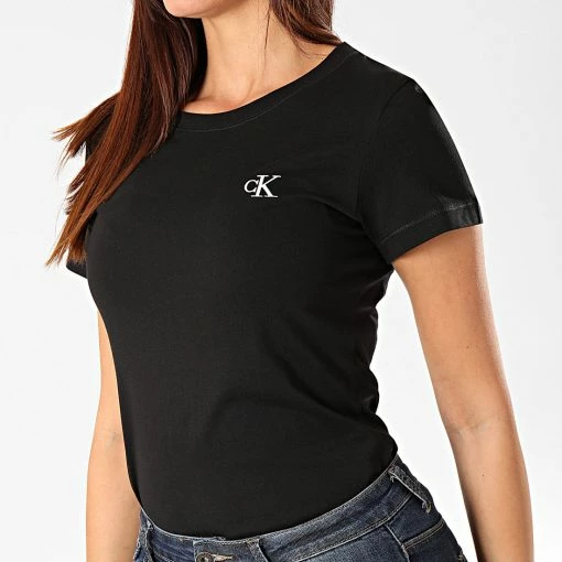 Vente flash ❤️ Tee 👕 Shirt Femme CK Embroidery 2883 Noir de Calvin Klein 🔔 8 Vente flash ❤️ Tee 👕 Shirt Femme CK Embroidery 2883 Noir de Calvin Klein 🔔 -Calvin Klein Soldes Magasin calvin klein 202935 J20J212883 BAE 20191107T143531 01