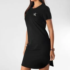 Coupon 🔔 Robe Tee 👚 Shirt Femme QS6358E Noir de Calvin Klein ✔️