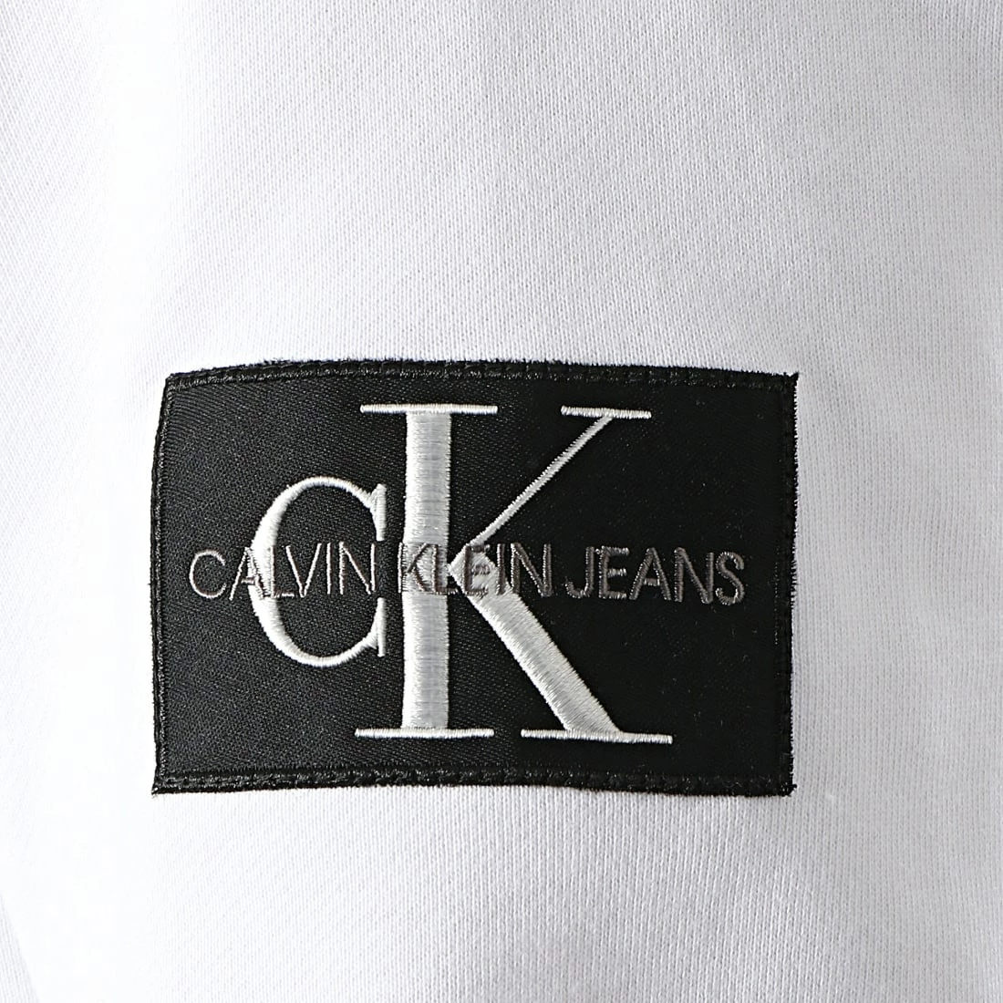 Le moins cher 😉 Sweat Crewneck Monogram Sleeve Badge 4035 Blanc de Calvin Klein ⭐ 2 Le moins cher 😉 Sweat Crewneck Monogram Sleeve Badge 4035 Blanc de Calvin Klein ⭐ – Image 2