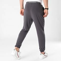 Coupon 🎉 Pantalon Jogging NM2001E Gris Anthracite de Calvin Klein ⭐ -Calvin Klein Soldes Magasin calvin klein 265338 NM2001E JF2 20210510T144654 04