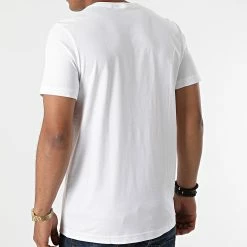 Top 10 ⭐ Tee 👚 Shirt Poche Monogram Embroidery 9098 Blanc de Calvin Klein 🔔 -Calvin Klein Soldes Magasin calvin klein 270227 J30J319098 YAF 20210611T161327 04