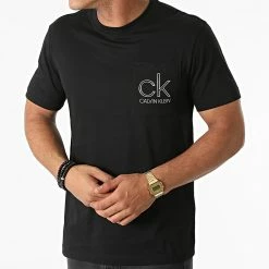Promo 👍 Tee 👕 Shirt Poche 6709 Noir Argent de Calvin Klein 🤩 -Calvin Klein Soldes Magasin calvin klein 270807 K10K106709 0GK 20210625T144657 03