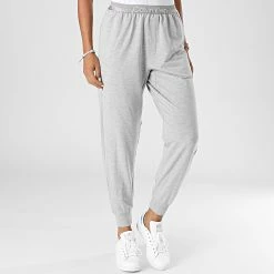 Promo 🤩 Pantalon Jogging NM2175E Gris Chiné de Calvin Klein 👏 -Calvin Klein Soldes Magasin calvin klein 276302 NM2175E P7A 20210730T143813 03
