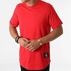 Meilleure vente ⭐ Tee 👚 Shirt Oversize Badge Turn Up 5319 Rouge de Calvin Klein ✔️ -Calvin Klein Soldes Magasin calvin klein 276461 J30J315319 XCF 20210729T154639 03