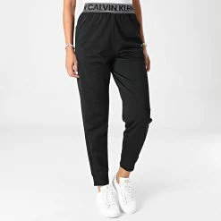Les meilleures critiques de 🔔 Pantalon Jogging Femme P610 Noir de Calvin Klein 🌟 -Calvin Klein Soldes Magasin calvin klein 278157 00GWF1P610 001 20210827T164124 03