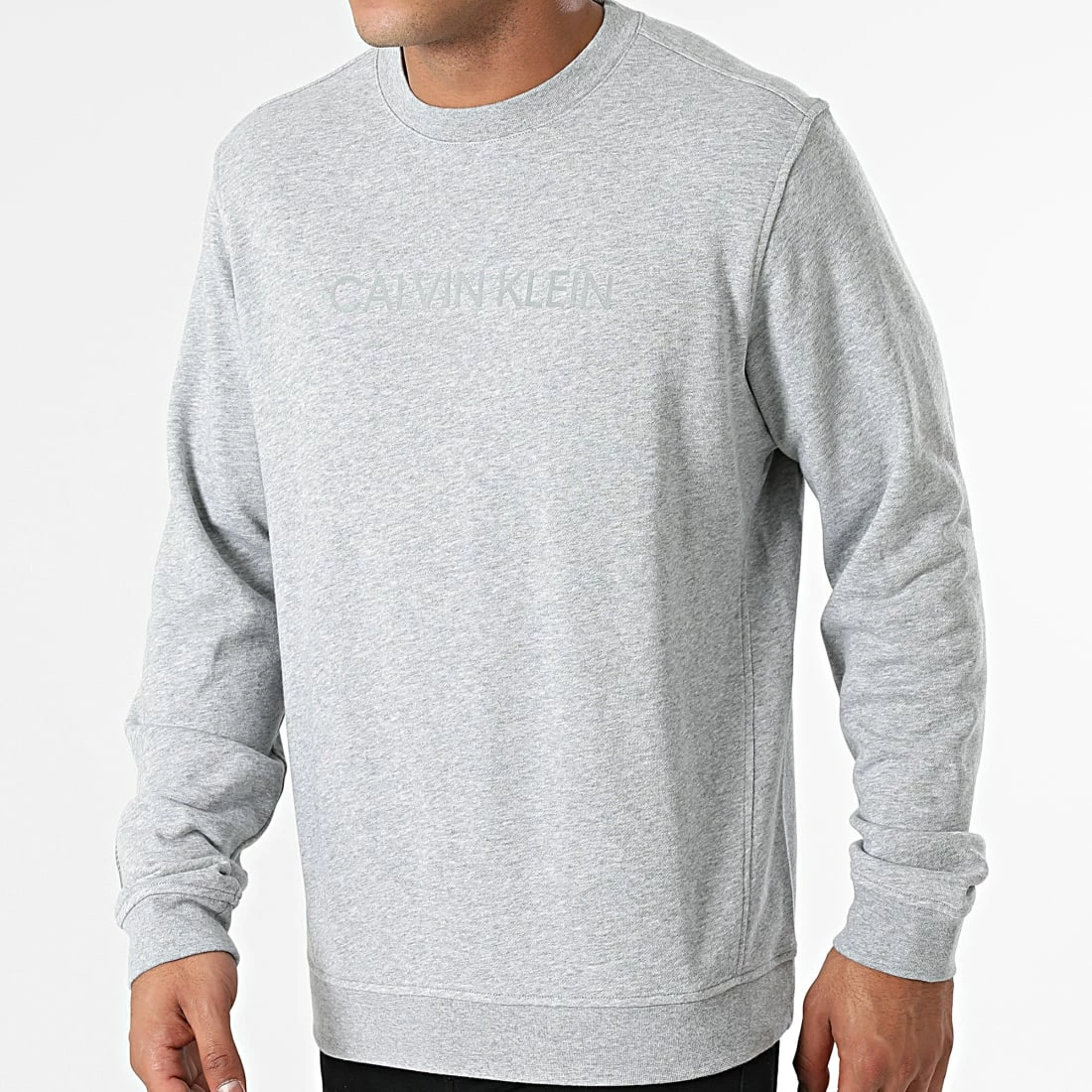Promo 🎁 Sweat Crewneck GMF1W305 Gris Chiné de Calvin Klein 🧨 1 Promo 🎁 Sweat Crewneck GMF1W305 Gris Chiné de Calvin Klein 🧨