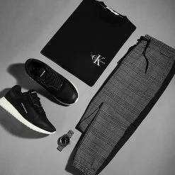 Vente flash ⌛ Tee 👚 Shirt Poche Monogram Embroidery 9098 Noir de Calvin Klein 😀 -Calvin Klein Soldes Magasin calvin klein 281933 J30J319098 0GO 20210903T142312 03