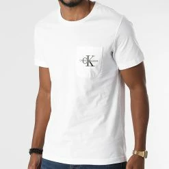 Vente flash ⌛ Tee 👚 Shirt Poche Monogram Embroidery 9098 Blanc de Calvin Klein 🛒