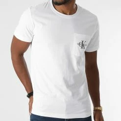Vente flash ⌛ Tee 👚 Shirt Poche Monogram Embroidery 9098 Blanc de Calvin Klein 🛒 -Calvin Klein Soldes Magasin calvin klein 281934 J30J319098 0K4 20210902T162142 03