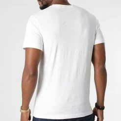 Vente flash ⌛ Tee 👚 Shirt Poche Monogram Embroidery 9098 Blanc de Calvin Klein 🛒 -Calvin Klein Soldes Magasin calvin klein 281934 J30J319098 0K4 20210902T162143 04