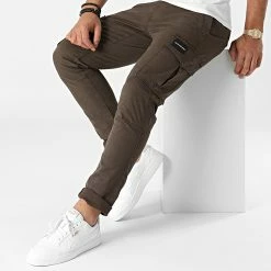 Sortie 🔔 Pantalon Cargo Skinny 8586 Taupe de Calvin Klein ⌛ -Calvin Klein Soldes Magasin calvin klein 288023 J30J318586 LBL 20211014T151143 03