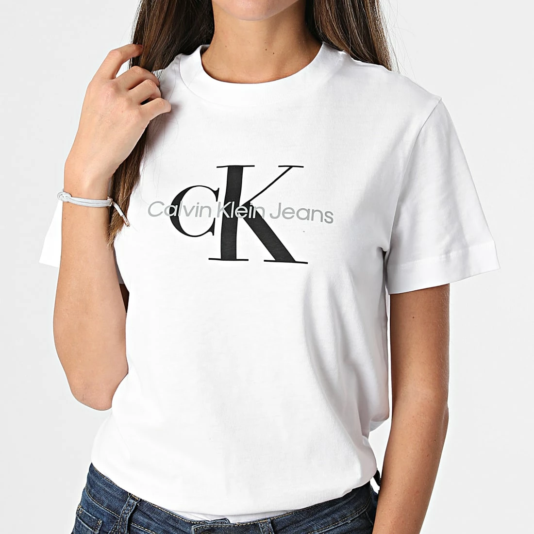 Budget 🔥 Tee 👕 Shirt Femme Core Monogram 9142 Blanc de Calvin Klein 🤩 1 Budget 🔥 Tee 👕 Shirt Femme Core Monogram 9142 Blanc de Calvin Klein 🤩