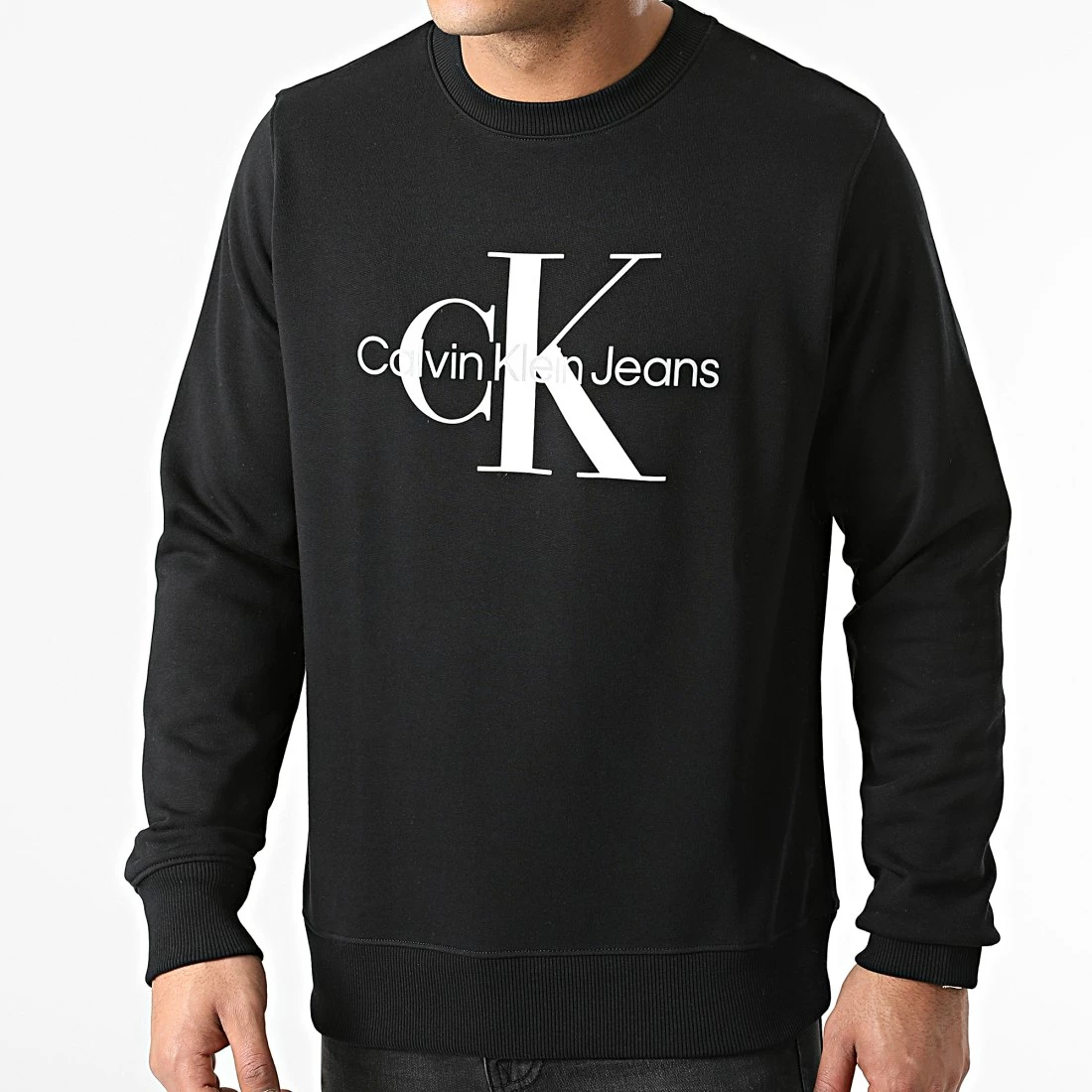 Grosses soldes ✔️ Sweat Crewneck Core Monogram 0933 Noir de Calvin Klein 🌟 1 Grosses soldes ✔️ Sweat Crewneck Core Monogram 0933 Noir de Calvin Klein 🌟