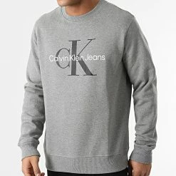 Coupon ✨ Sweat Crewneck Core Monogram 0933 Gris Chiné de Calvin Klein ✔️