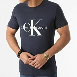 Grosses soldes 😍 Tee 👕 Shirt Core Monogram 0935 Bleu Marine de Calvin Klein 😀 -Calvin Klein Soldes Magasin calvin klein 291341 J30J320935 CHW 20211118T153314 03
