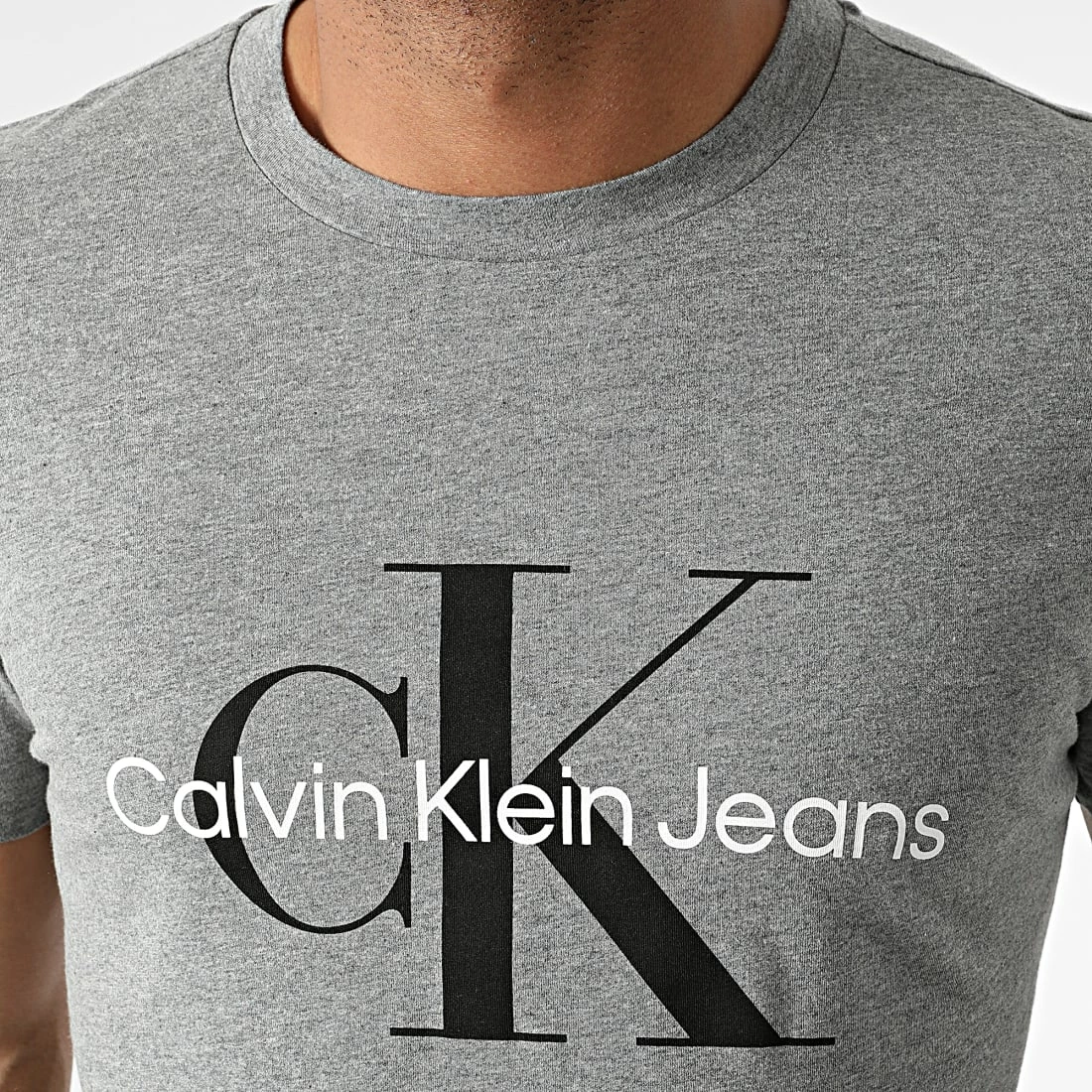 Meilleure vente ✨ Tee 👚 Shirt Core Monogram 0935 Gris Chiné de Calvin Klein ✨ 2 Meilleure vente ✨ Tee 👚 Shirt Core Monogram 0935 Gris Chiné de Calvin Klein ✨ – Image 2