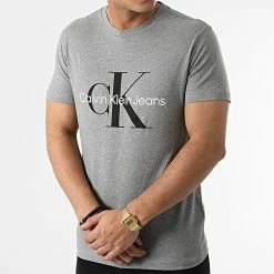 Meilleure vente ✨ Tee 👚 Shirt Core Monogram 0935 Gris Chiné de Calvin Klein ✨ 6 Meilleure vente ✨ Tee 👚 Shirt Core Monogram 0935 Gris Chiné de Calvin Klein ✨ -Calvin Klein Soldes Magasin calvin klein 291342 J30J320935 P2D 20211118T142909 03