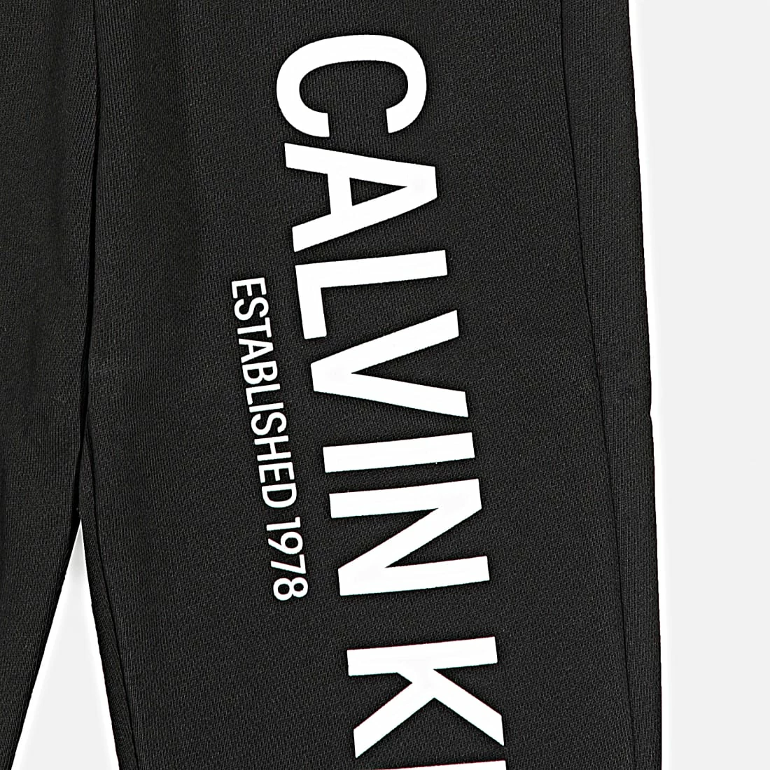 Offres 💯 Pantalon Jogging Enfant Institutional Hero Logo 1150 Noir de Calvin Klein ✔️ 2 Offres 💯 Pantalon Jogging Enfant Institutional Hero Logo 1150 Noir de Calvin Klein ✔️ – Image 2