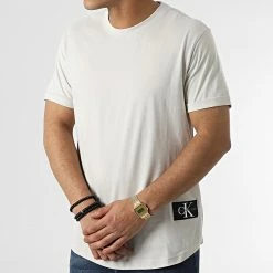 Nouveau 🧨 Tee 👚 Shirt Oversize Badge Turn Up Sleeve 5319 Gris Clair de Calvin Klein 🤩 -Calvin Klein Soldes Magasin calvin klein 295636 J30J315319 P06 20211217T162835 03