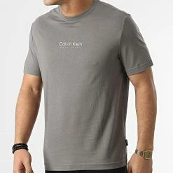 Offres 🥰 Tee 👕 Shirt Logo Coordinates 8018 Gris de Calvin Klein 🎁