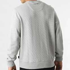 De gros ✔️ Sweat Crewneck Textured Grid 8055 Gris de Calvin Klein 🛒 -Calvin Klein Soldes Magasin calvin klein 295772 K10K108055 PTA 20211217T163927 04