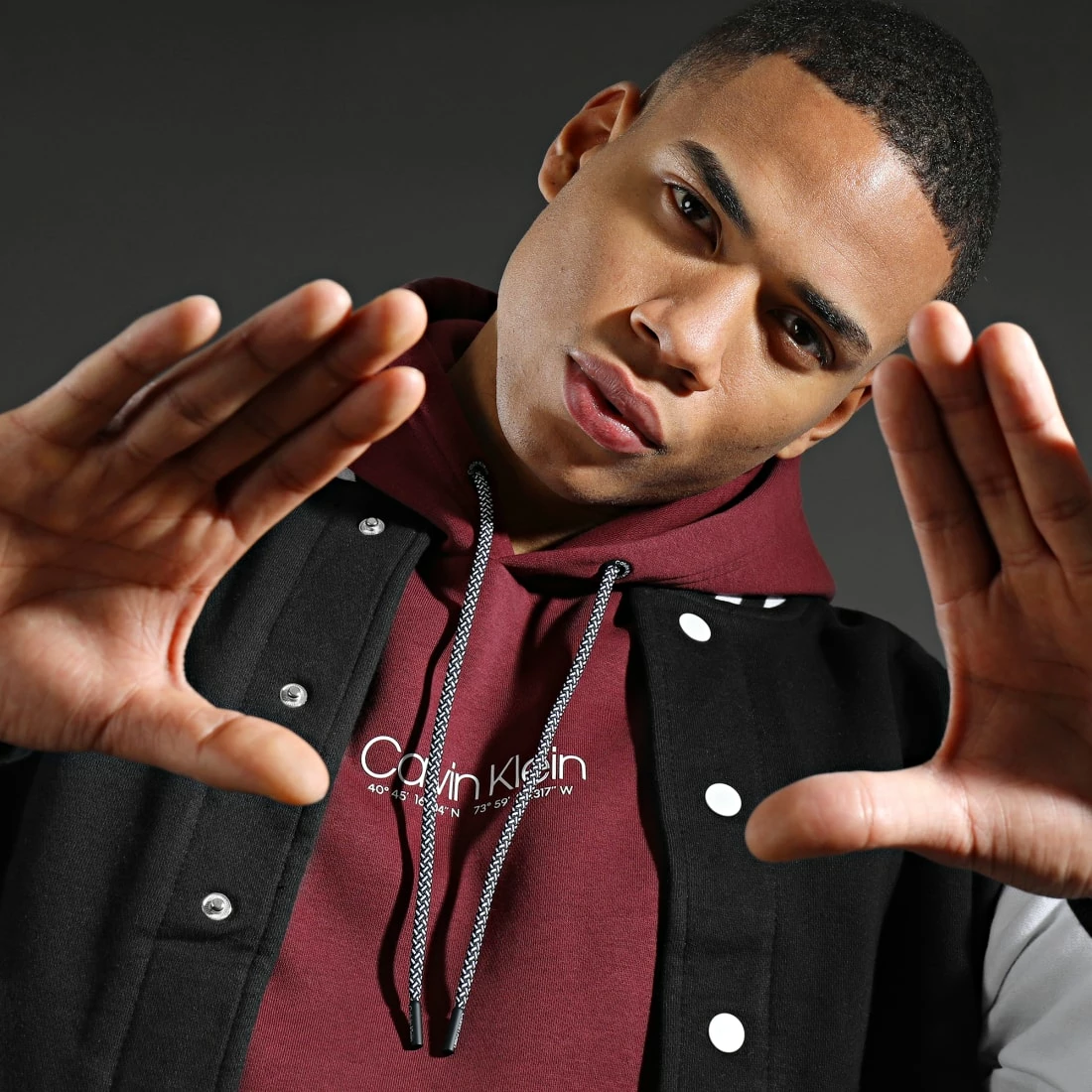 Bon marché 👏 Sweat Capuche Logo Coordinates 8057 Bordeaux de Calvin Klein ⭐ 5 Bon marché 👏 Sweat Capuche Logo Coordinates 8057 Bordeaux de Calvin Klein ⭐ – Image 5