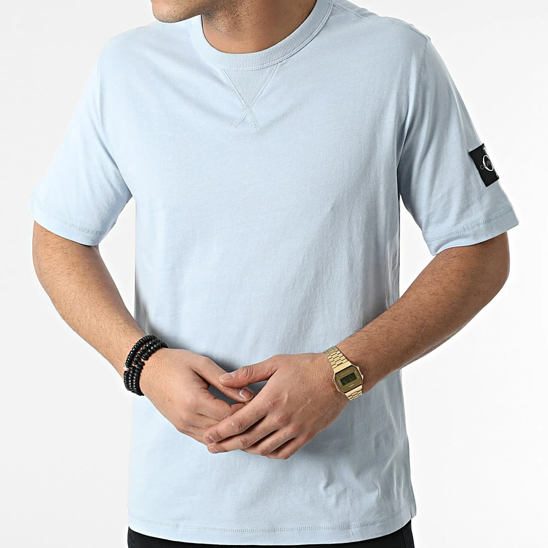 Le moins cher ✔️ Tee 👕 Shirt Monogram Sleeve Badge 4051 Bleu Clair de Calvin Klein 👍 3 Le moins cher ✔️ Tee 👕 Shirt Monogram Sleeve Badge 4051 Bleu Clair de Calvin Klein 👍 – Image 3