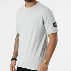Offres ⭐ Tee 👚 Shirt Monogram Sleeve Badge 4051 Gris Chiné de Calvin Klein 🌟