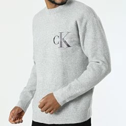 Grosses soldes 🔥 Pull Two Tone Monogram 9662 Gris Chiné de Calvin Klein 🤩 -Calvin Klein Soldes Magasin calvin klein 296671 J30J319662 P01 20220322T142935 03
