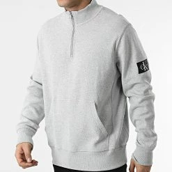 Meilleur prix ❤️ Sweat Col Zippé 9702 Gris Chiné de Calvin Klein ✨