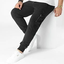 Offres 🧨 Pantalon Jogging 9775 Noir de Calvin Klein 😀 -Calvin Klein Soldes Magasin calvin klein 296694 J30J319775 BEH 20211230T161956 03