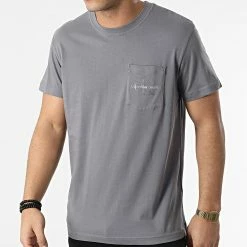 Budget ⭐ Tee 👚 Shirt Poche Monogram Logo 9876 Gris de Calvin Klein 🔔