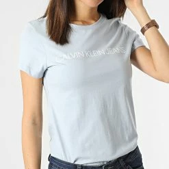 Meilleur prix 😉 Lot De 2 Tee 👚 Shirts Femme 9734 Blanc Bleu Clair de Calvin Klein 🌟 -Calvin Klein Soldes Magasin calvin klein 297636 J20J216466 C1U 20220201T154649 02
