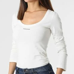 Grosses soldes ✔️ Tee 👕 Shirt Manches Longues Femme Micro Branding 7656 Beige de Calvin Klein 🥰 -Calvin Klein Soldes Magasin calvin klein 297640 J20J217656 YAS 20220111T155902 01
