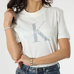 De gros 😉 Tee 👚 Shirt Femme Two Tone Monogram 7711 Beige de Calvin Klein 😍 -Calvin Klein Soldes Magasin calvin klein 297651 J20J217711 YAS 20220121T163516 03