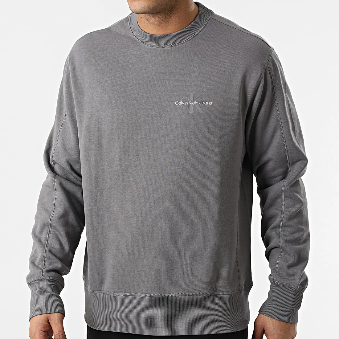 Nouveau 🤩 Sweat Crewneck Monogram Logo 9699 Gris de Calvin Klein 💯 1 Nouveau 🤩 Sweat Crewneck Monogram Logo 9699 Gris de Calvin Klein 💯