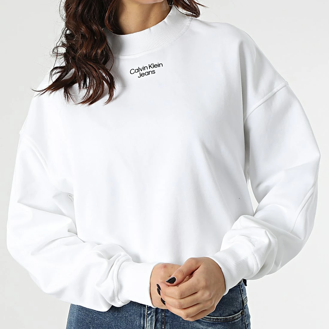 Bon marché 🔥 Sweat Crewneck Femme Crop Stacked Mock Neck 8174 Blanc de Calvin Klein 🧨 3 Bon marché 🔥 Sweat Crewneck Femme Crop Stacked Mock Neck 8174 Blanc de Calvin Klein 🧨 – Image 3