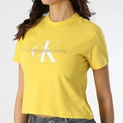 Sortie 👏 Tee 👕 Shirt Femme Crop 8852 Jaune de Calvin Klein 🎁