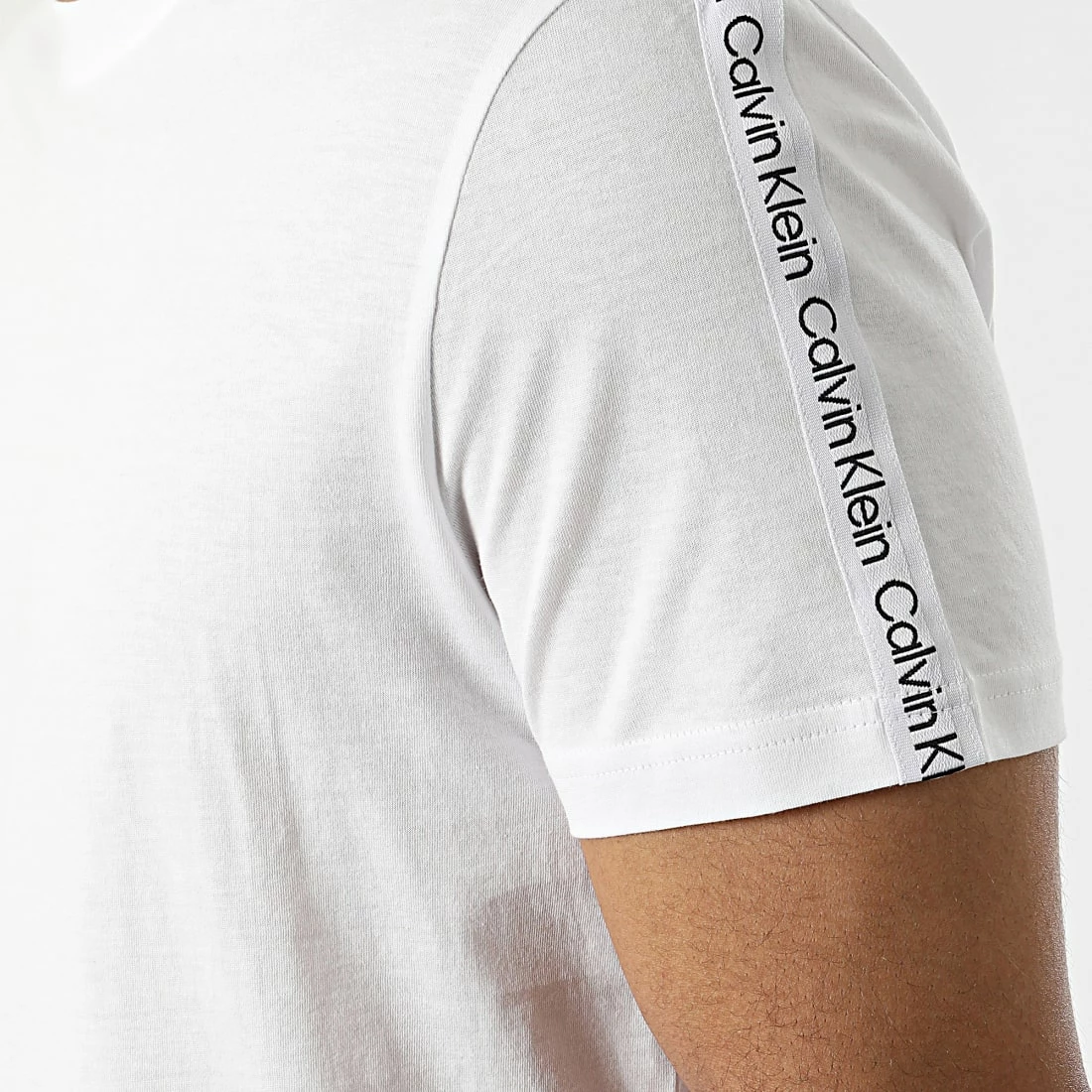 Promo 🥰 Tee 👚 Shirt A Bandes Relaxed Crew 0761 Blanc de Calvin Klein 😍 2 Promo 🥰 Tee 👚 Shirt A Bandes Relaxed Crew 0761 Blanc de Calvin Klein 😍 – Image 2