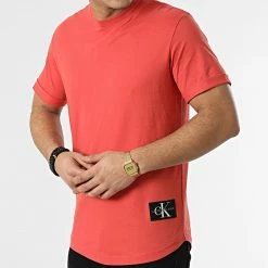 Offres ⌛ Tee 👚 Shirt Oversize Badge Turn Up Sleeve 5319 Orange Foncé de Calvin Klein 🧨 -Calvin Klein Soldes Magasin calvin klein 299667 J30J315319 XLV 20220131T150839 03