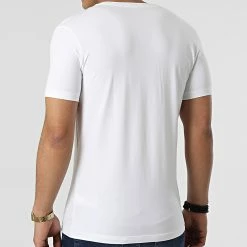 De gros 🥰 Tee 👕 Shirt Col V Stacked Logo 0596 Blanc de Calvin Klein ✨ -Calvin Klein Soldes Magasin calvin klein 299690 J30J320596 YAF 20220201T145446 04