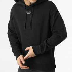 Meilleure affaire ✔️ Sweat Capuche Stacked Logo 0604 Noir de Calvin Klein 😍
