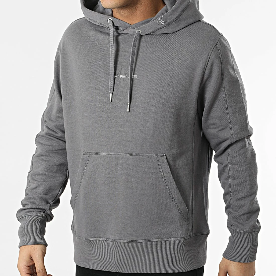 Le moins cher 😉 Sweat Capuche Monogram Logo 9698 Gris Anthracite de Calvin Klein 🔥 1 Le moins cher 😉 Sweat Capuche Monogram Logo 9698 Gris Anthracite de Calvin Klein 🔥