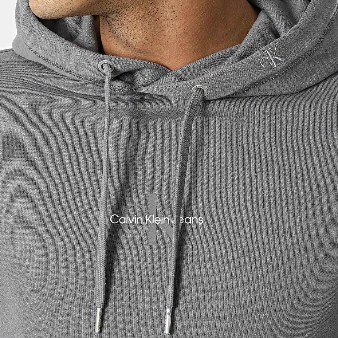 Le moins cher 😉 Sweat Capuche Monogram Logo 9698 Gris Anthracite de Calvin Klein 🔥 2 Le moins cher 😉 Sweat Capuche Monogram Logo 9698 Gris Anthracite de Calvin Klein 🔥 – Image 2