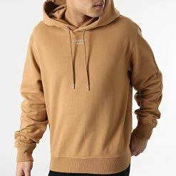 Le moins cher 🔥 Sweat Capuche Stacked Logo 0604 Camel de Calvin Klein 😀 -Calvin Klein Soldes Magasin calvin klein 301436 J30J320604 GE4 20220208T160842 03