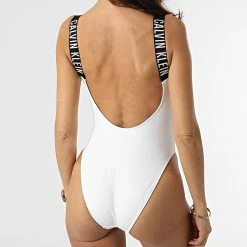 Top 10 👍 Body Femme Scoop Back One Piece 1597 Blanc de Calvin Klein ✔️ -Calvin Klein Soldes Magasin calvin klein 301775 KW0KW01597 YCD 20220204T155739 04