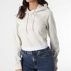 Promo ✨ Sweat Capuche Femme Crop 8860 Beige de Calvin Klein 🥰