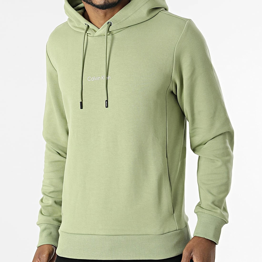 Offres đ Sweat Capuche Interlock Micro Logo 9432 Vert de Calvin Klein â 1 Offres đ Sweat Capuche Interlock Micro Logo 9432 Vert de Calvin Klein â